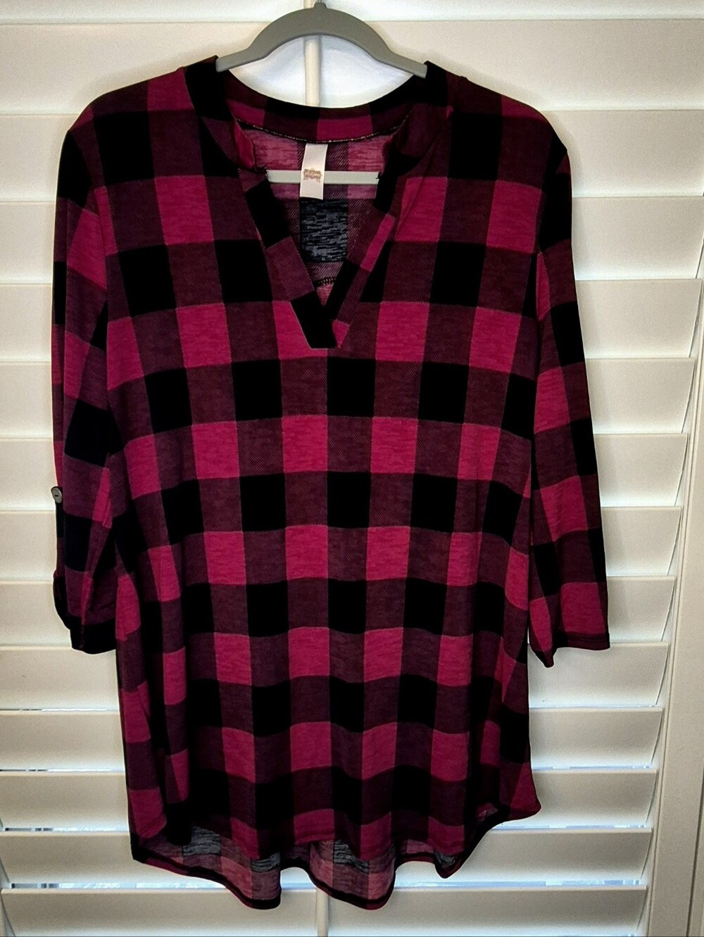 Boutique Women's Red and Black Buffalo Plaid V Neck Tunic Top 3/4 Sleeve Sz L